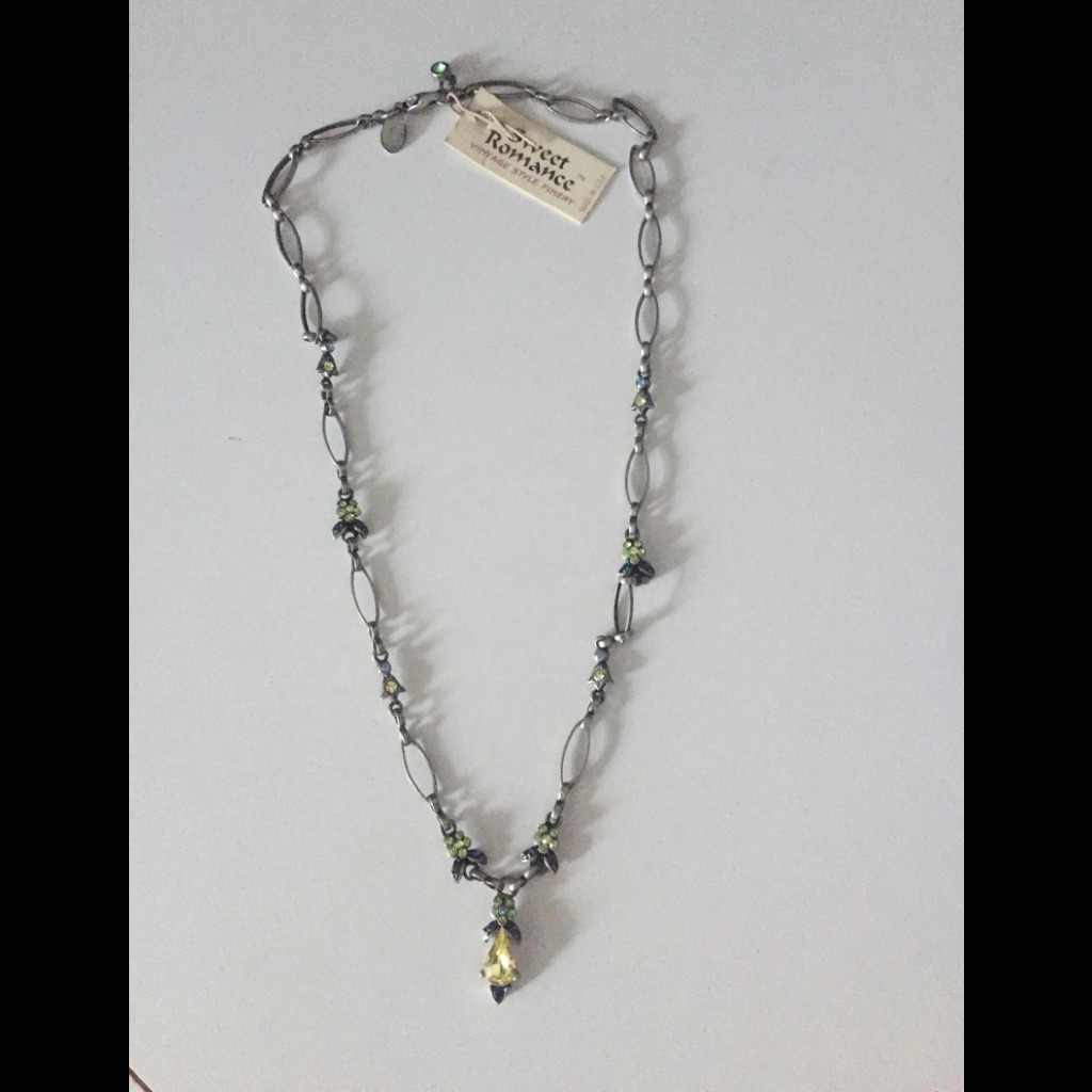 New Sweet Romance Vintage Crystal Necklace 40$